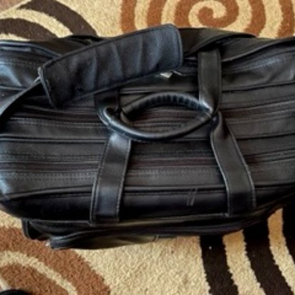 Large Leather Briefcase/Traveling Bag WM or Men - Picture 1 of 7